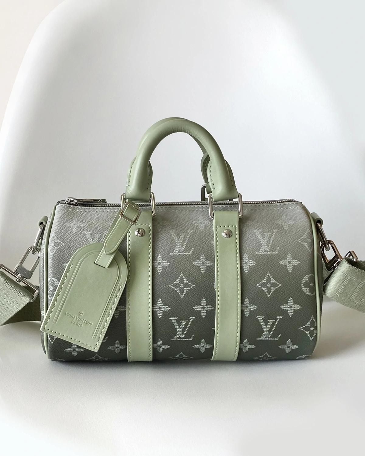 keepall-bandoulière-25-monogram-gradient (2) Keepall Bandouliere 25 “Monogram Gradient”
