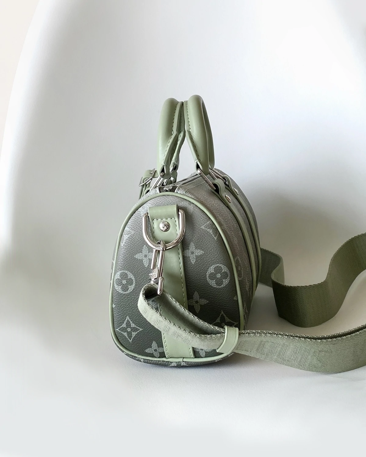 keepall-bandoulière-25-monogram-gradient (3) Keepall Bandouliere 25 “Monogram Gradient”