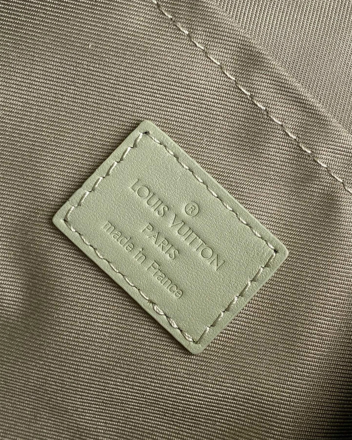 keepall-bandoulière-25-monogram-gradient (4) Keepall Bandouliere 25 “Monogram Gradient”