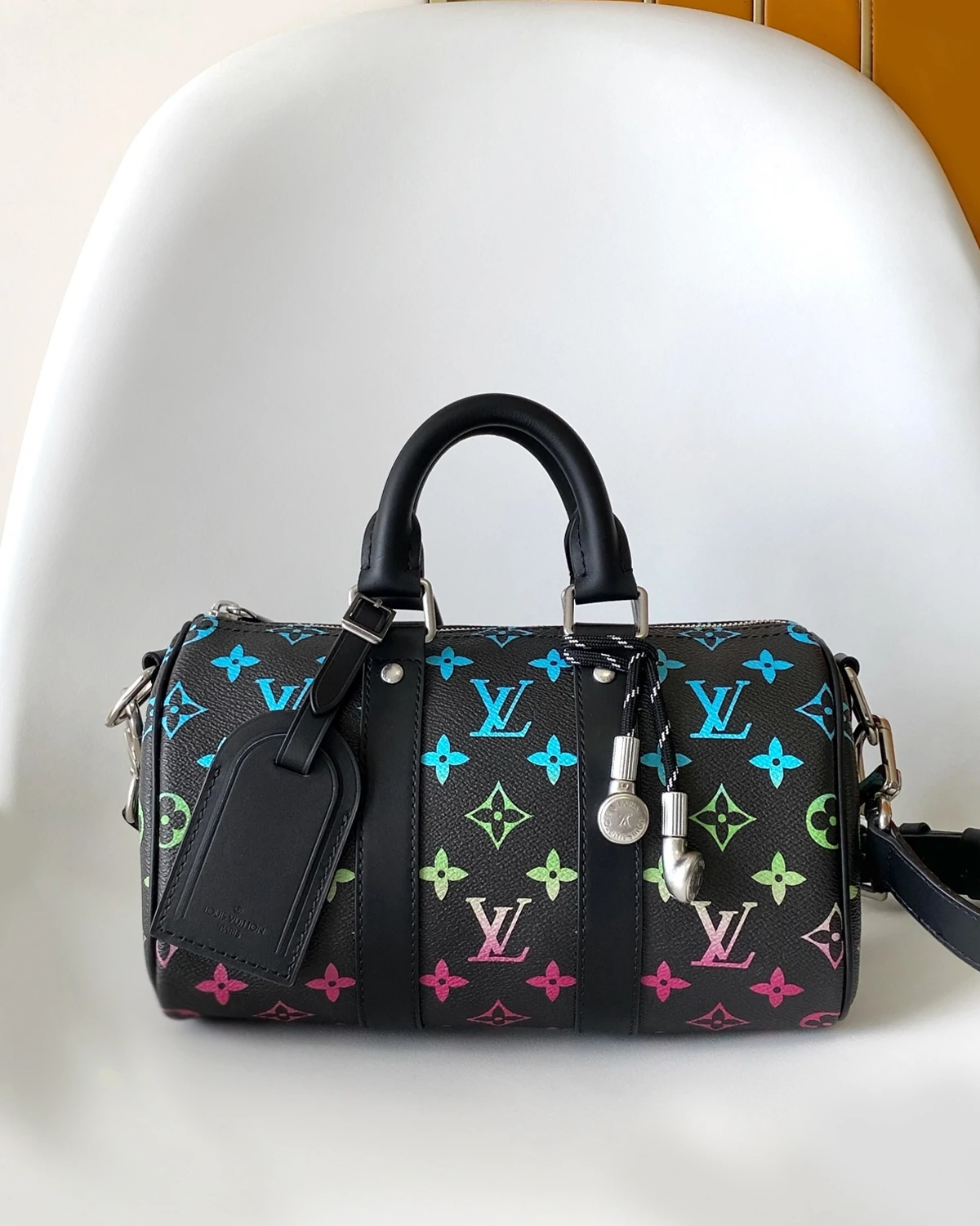 Keepall Bandouliere 25 “Monogram Iridescent Black”