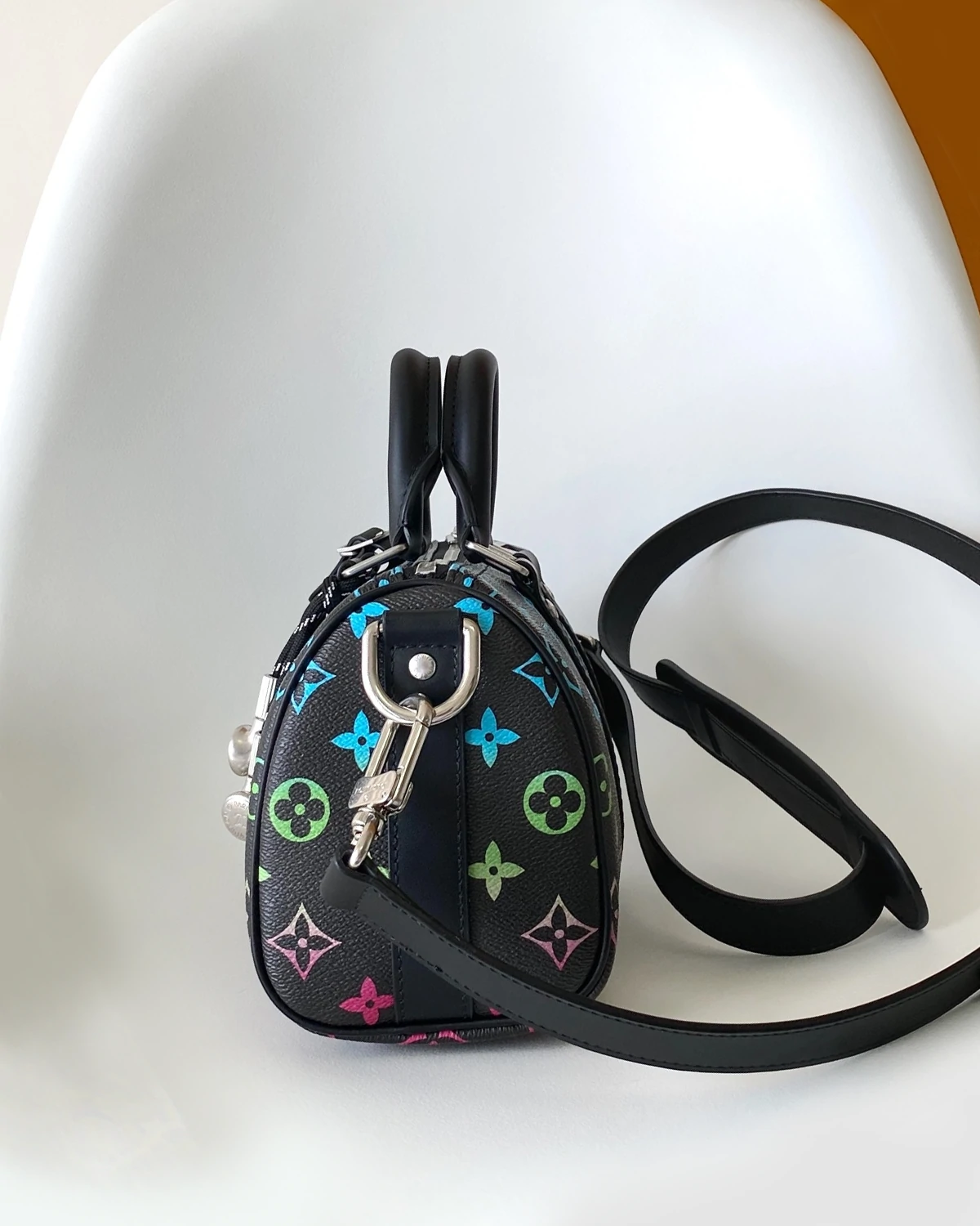 Keepall Bandouliere 25 “Monogram Iridescent Black”