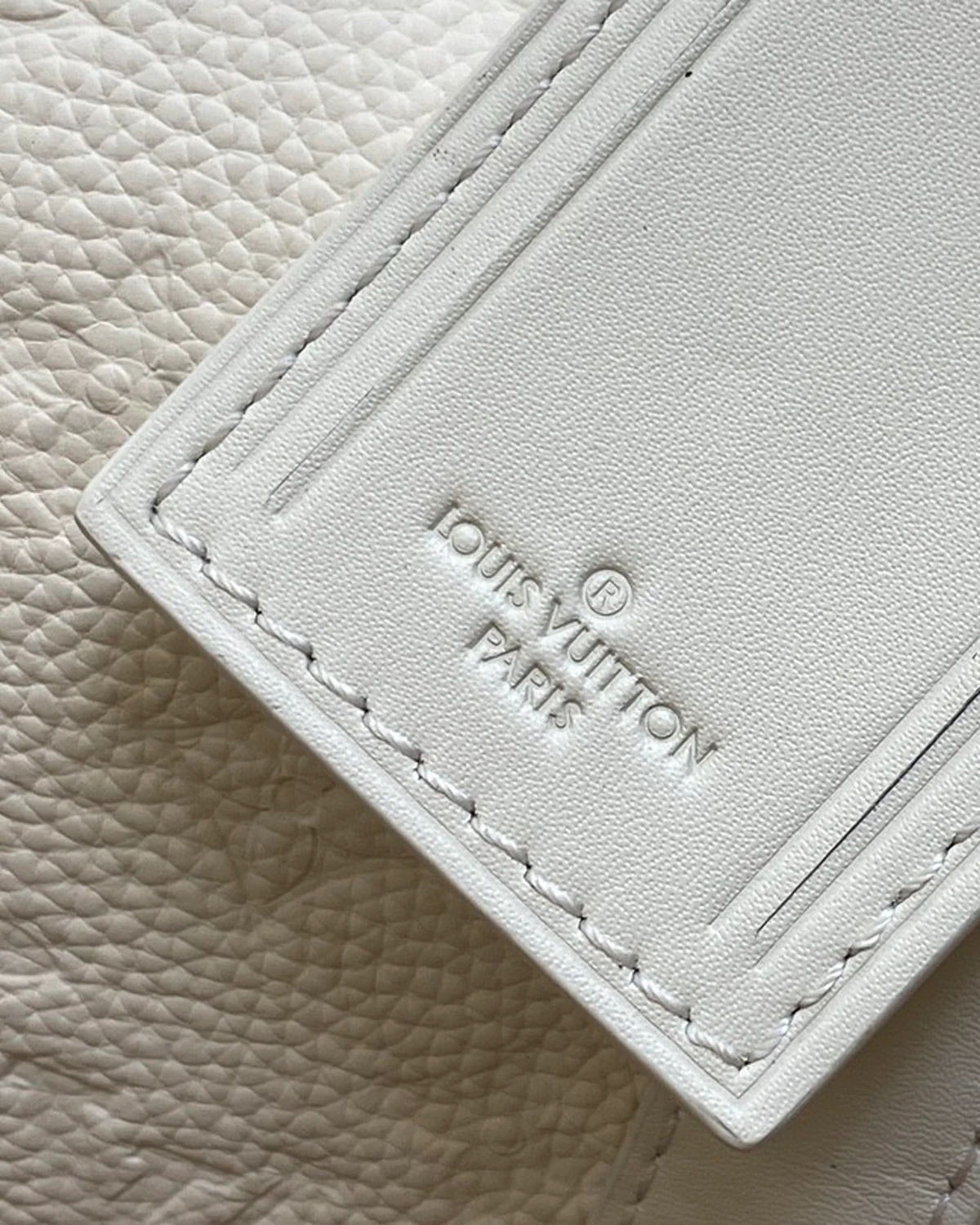 keepall-bandoulière-25-monogram-taurillon-leather-white (3) Keepall Bandoulière 25 “Monogram Taurillon Leather White”