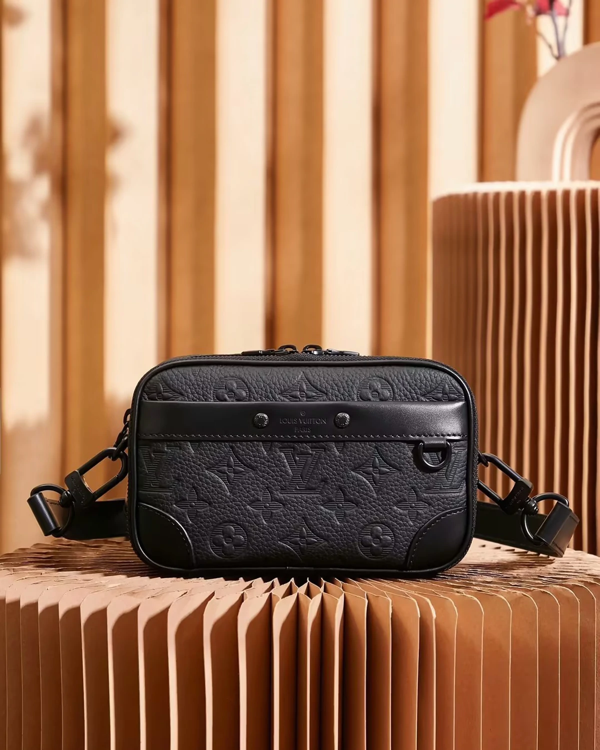 Alpha Wearable Wallet “Monogram Shadow Leather Black”