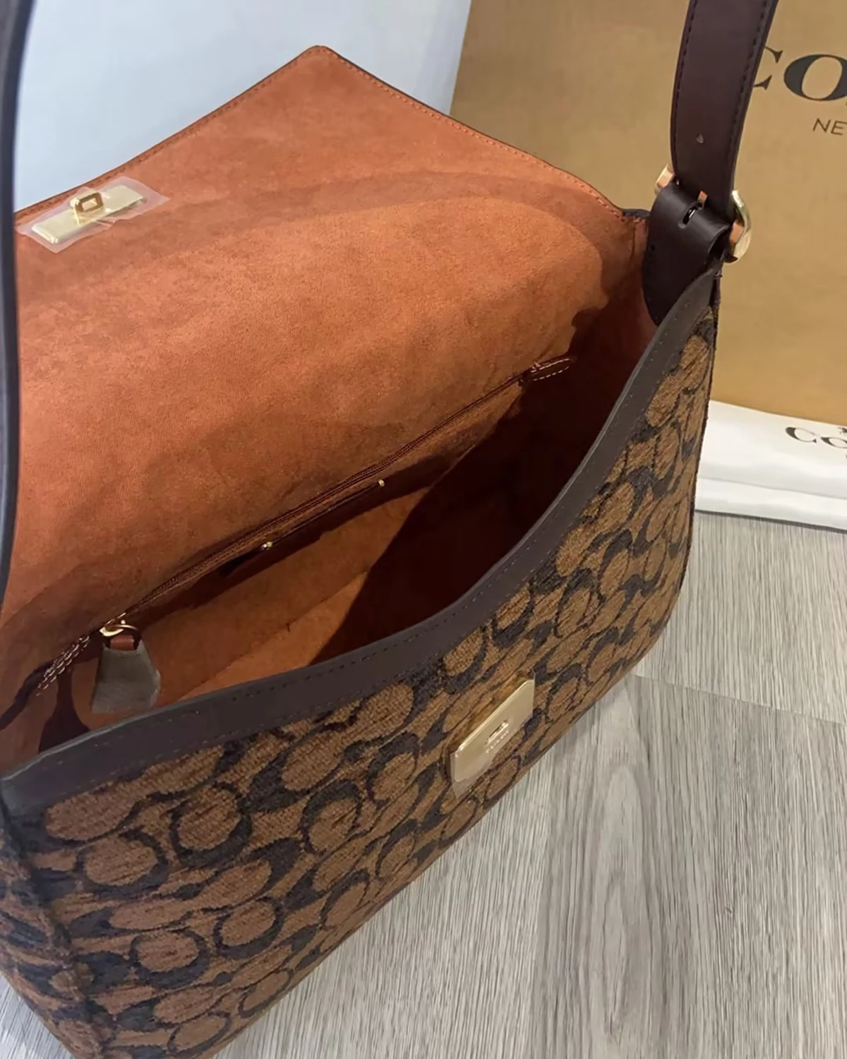 etta-flap-shoulder-bag (5) etta-flap-shoulder-bag