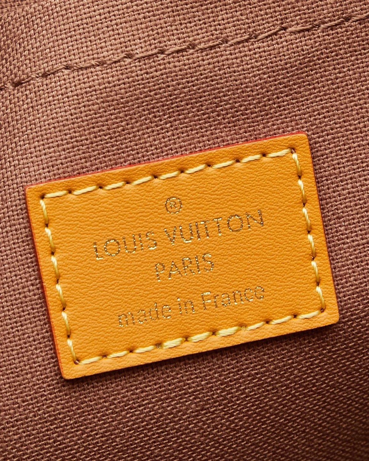 Part of the Monogram Archive collection, the Nil is an on-trend small bag made from Monogram coated canvas with natural cowhide-leather trim. Blending vintage details with modern elegance, it features reenforced corners and the pearl zip-pulls recently introduced by Pharrell Williams. A removable handle and a detachable strap give carry options.