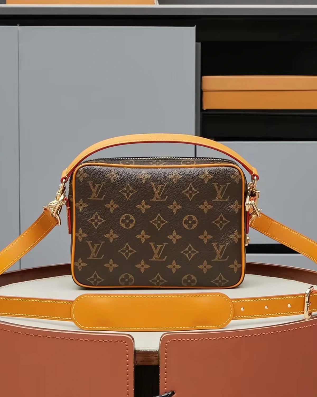 Part of the Monogram Archive collection, the Nil is an on-trend small bag made from Monogram coated canvas with natural cowhide-leather trim. Blending vintage details with modern elegance, it features reenforced corners and the pearl zip-pulls recently introduced by Pharrell Williams. A removable handle and a detachable strap give carry options.